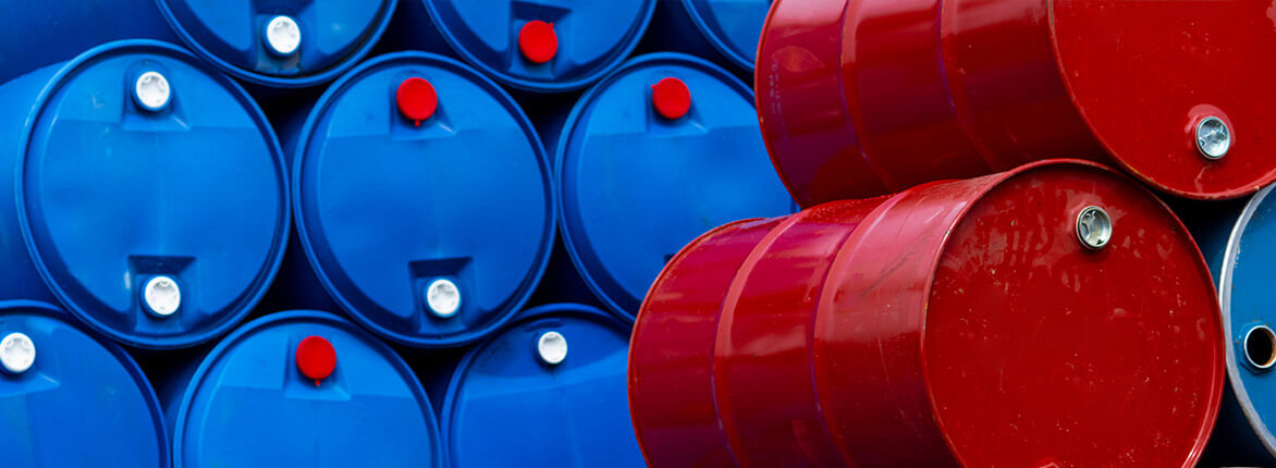 Blue and red barrels for storage of CPP, gasoline, jet fuel, naphtha and clean condensates, products distributed by Enermar.